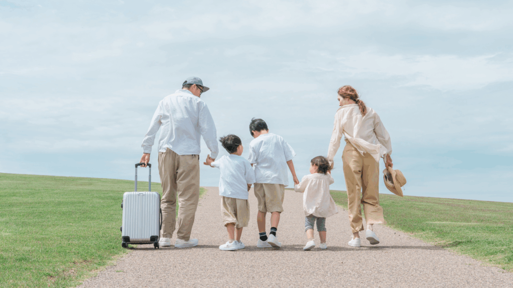 Family trip, leisure, outing, resort, summer vacation image (suitcase, luggage)