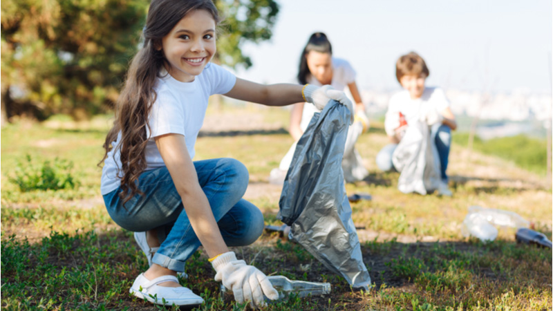 Kids recycling